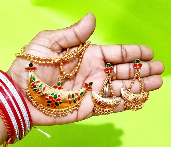 Assamese_Traditional_Gold_Plated_Red_Green_Colour_Joonbiri_Chain_Jewellery_Set_For_Women